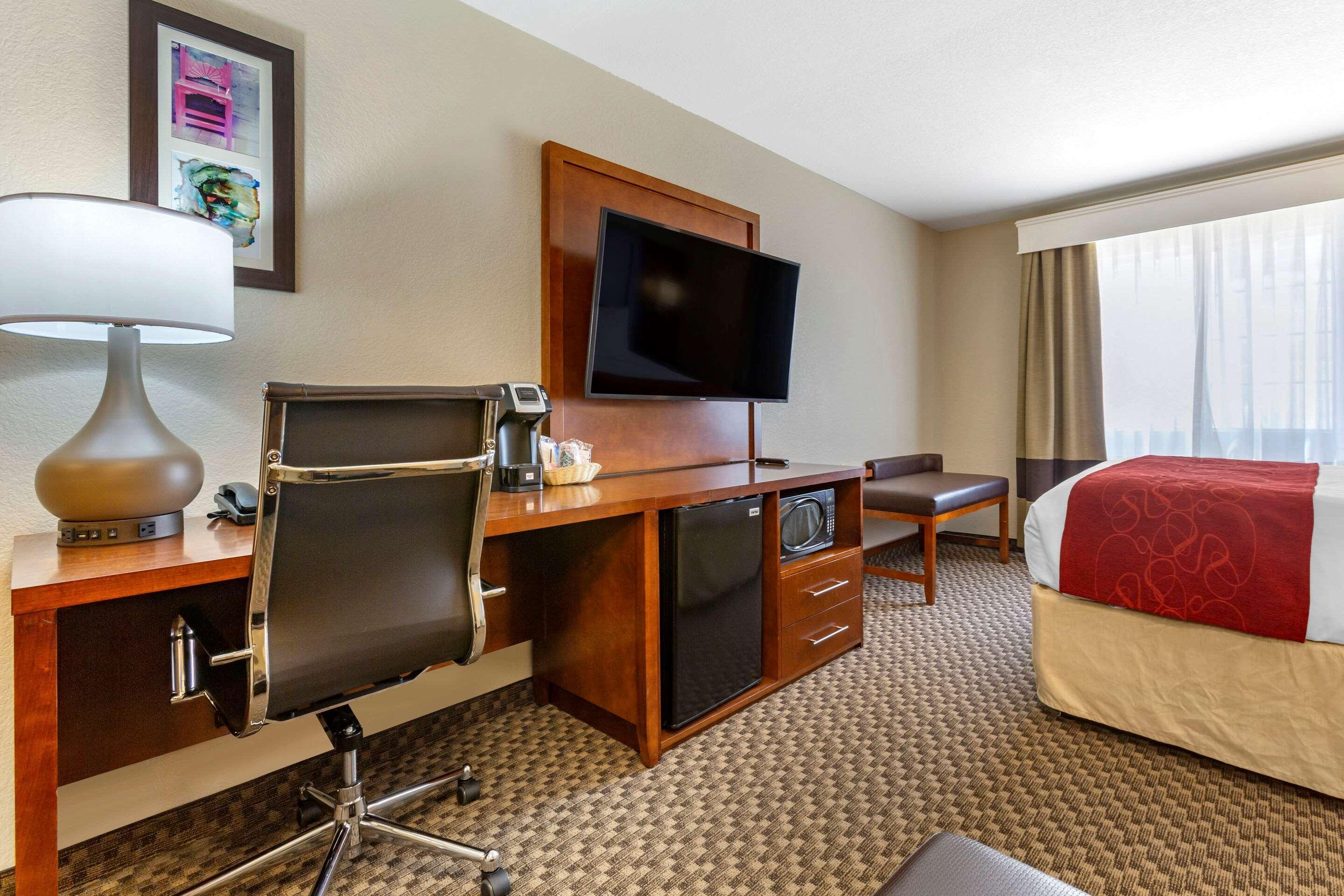 Comfort Suites Phoenix Airport Темпе Экстерьер фото