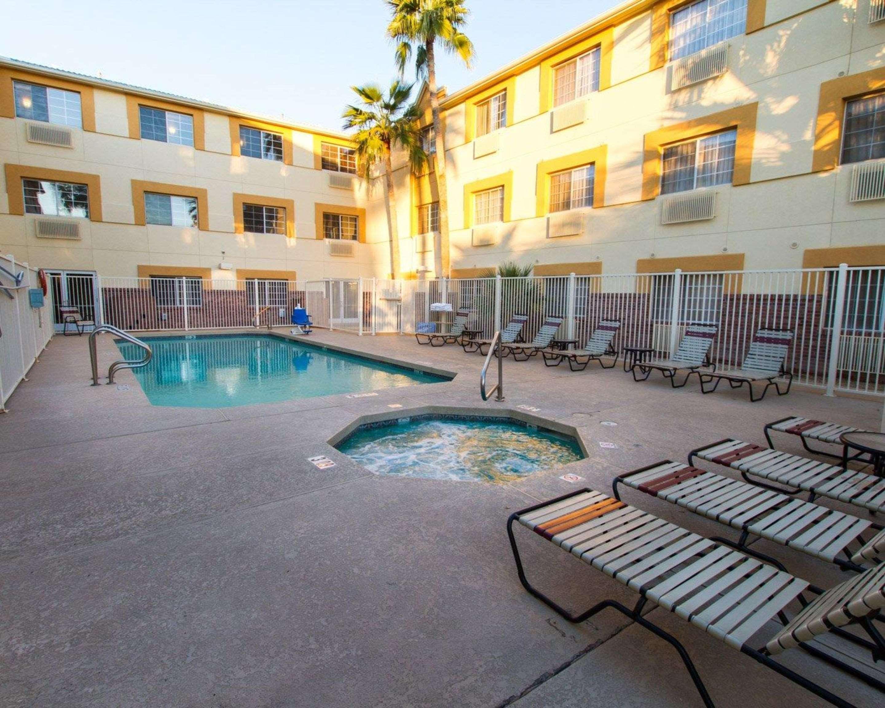 Comfort Suites Phoenix Airport Темпе Экстерьер фото